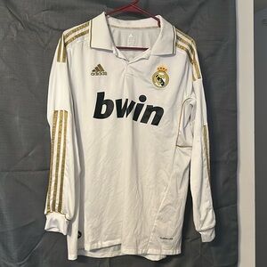 Long sleeve Real Madrid home jersey 2011